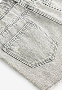 Next FRAYED EDGE DISTRESSED - REGULAR FIT - Farkkushortsit - grey