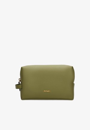 Olivgrüne rechteckige Leder-Kosmetiktasche mit seitlichem Griff und goldenem "PICARD"-Logo in der Mitte vorne.