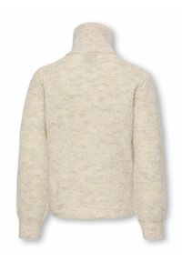Kremno obarvan, strukturovan pleten sweater z visokim ovratnikom in rebrastimi manšetami. Hrbtna stran ima brezšivno zasnovo in subtilne odtenke barve.