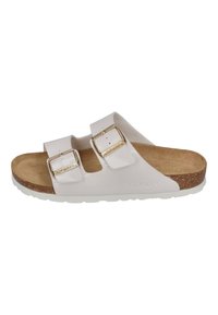 Hvide sandaler med to stropper og gyldne spænder, korksål og en tekstureret ydersål. Blødt materiale og rund form for komfort.