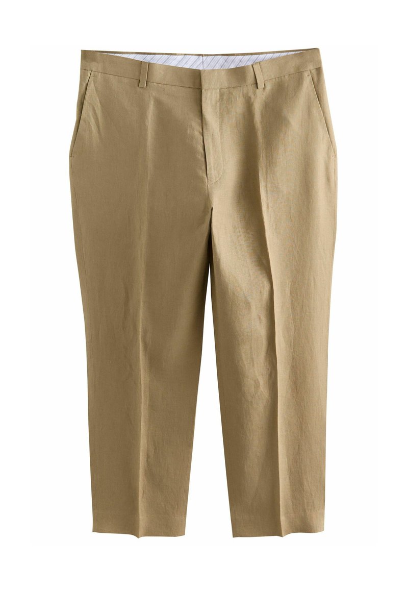 Pantalons en lin écru, coupés courts, avec une taille plate, deux poches latérales et une texture lisse. Comprend des passants de ceinture et une coupe classique.