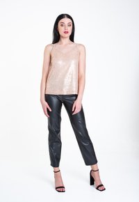 GINI LONDON SEQUIN V NECK CAMI - Top - champagne