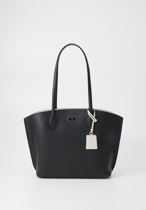 Borsa tote in pelle nera con forma strutturata, doppi manici, dettagli bianchi e piccola etichetta rettangolare. Superficie texturizzata con dettaglio del logo.