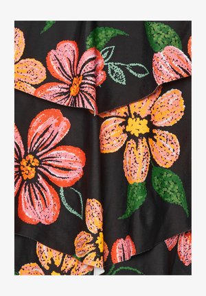 Bloemenstof met grote roze en oranje bloemen, omringd door groene bladeren, tegen een zwarte achtergrond. Soepele textuur en gelaagd ontwerp.