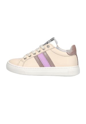 Low-top beige sneaker with white sole, lace-up front, two side stripes in purple and brown, and padded collar in brown suede.
