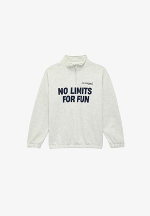 Hellgraues Sweatshirt mit Viertel-Reißverschluss, elastischen Bündchen und dem Text "NO LIMITS FOR FUN" sowie "PLAY EVERYDAY" in Schwarz auf der Vorderseite gedruckt.