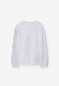 Sweatshirt gris clair à manches longues, avec col, poignets et ourlet côtelés. Texture douce, coupe standard, vue de dos sans détails graphiques.