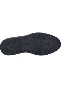 Suola di scarpa in gomma nera con texture scanalata, caratterizzata da motivi a freccia e dettagli di marchio. Design robusto per una maggiore aderenza e durata.