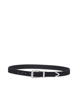 Ceinture en cuir noir avec cinq trous d'ajustement et une boucle et embout rectangulaires argentés, affichée à plat sur un fond blanc.