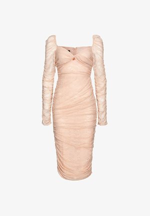 Jasnoróżowa koronkowa sukienka midi z długimi marszczonymi rękawami, dekoltem w kształcie serca i dopasowaną sylwetką.