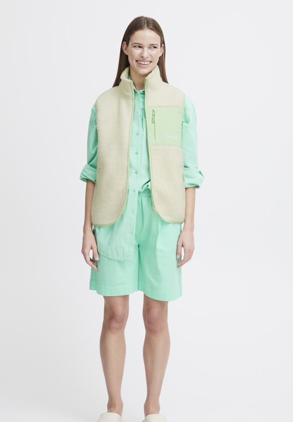 JCBerri - Waistcoat3