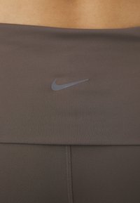 Nike Performance ONE PANT - Leggings - ironstone/black