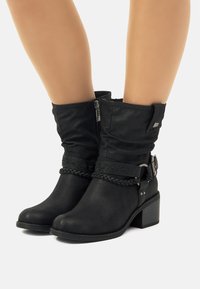 mtng Botines camperos - black