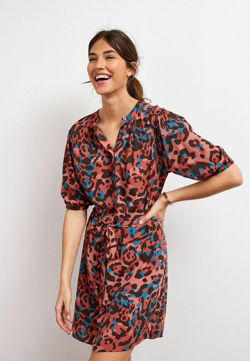 Damen Freizeitkleider | Next Blusenkleid berry red animal print/mehrfarbig - RN76941 Damen Freizeitkleider | Next Blusenkleid berry red animal print/mehrfarbig - RN76941