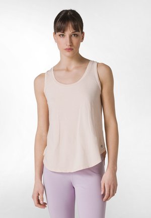 Lyserød ærmeløs tanktop lavet af blødt stof, med en rund halsudskæring og en buet kant. Logoaccent nær sidesømmen.