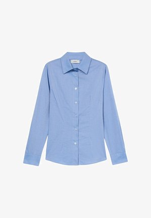 Lichtblauw langärmelig overhemd van zachte stof, met een klassieke kraag en knoopsluiting aan de voorkant, met twee borstzakken en een effen textuur.