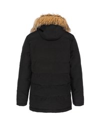 Parka negra con capucha forrada de piel, cierre frontal con cremallera y puños elásticos. Presenta costuras horizontales y una textura suave.