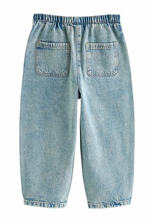 Pantaloni din denim albastru deschis, cu un brâu elastic, două buzunare laterale și o croială lejeră care se îngustează la glezne. Prezintă o textură decolorată.