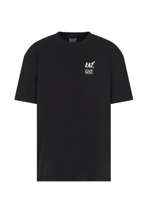 T-shirt nera a maniche corte con collo rotondo, dotata di piccoli loghi bianchi e gialli EA7 Emporio Armani sul lato sinistro del petto.