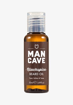 Brązowa szklana butelka z przezroczystym dozownikiem, zawierająca tekst "MAN CAVE" oraz "Olejek do brody Blackspice", pojemność 50ml, z detalami w drewnianym wzorze.