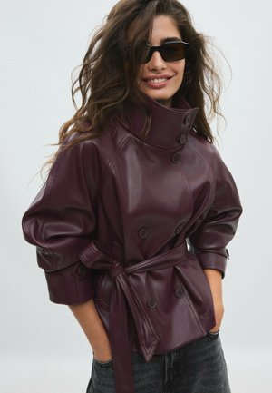 Stradivarius, HIGH NECK TRENCH COAT 01712855 - Bunda z nepravej kože - purple