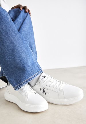 Calvin Klein Jeans CHUNKY CUPSOLE - Tossud - white/black