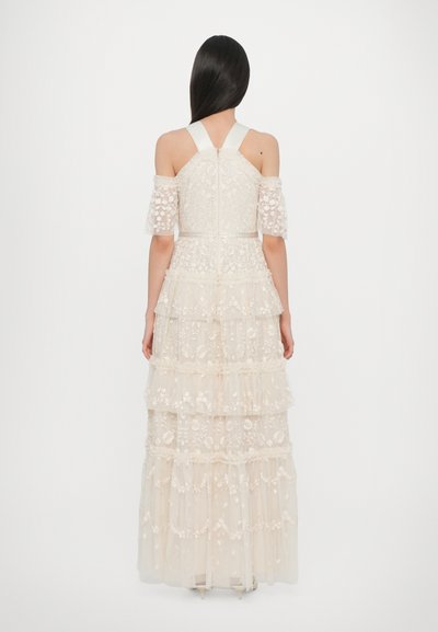 Maxi-jurk in beige met geborduurde bloemenpatronen, doorschijnende gelaagde rok en off-the-shoulder mouwen. Achter sluiting met ritssluiting en brede banden.