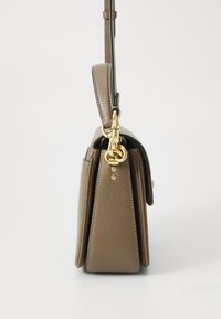 COACH CASSIE CROSSBODY BAG 19 - Handbag - dark-brown