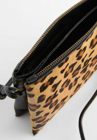 Next Rankinė per petį - leopard