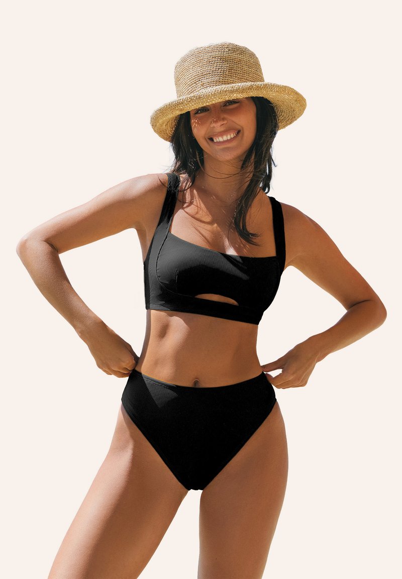 Cupshe CAPTIVATING SET FOR ALLURE - Bikini - black