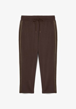 Brune afslappede bukser med elastik i taljen, snor, sidelommer og perforeret stribe langs ydersømmene.