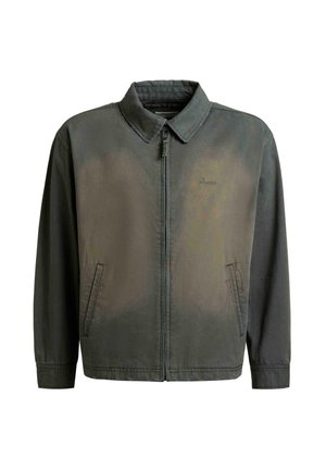 Veste zippée vert foncé avec col pointu, manches longues, deux poches latérales et logo discret sur la poitrine gauche.
