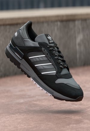 adidas Originals ZX 600 UNISEX - Tenisky - core black/grey four/grey six