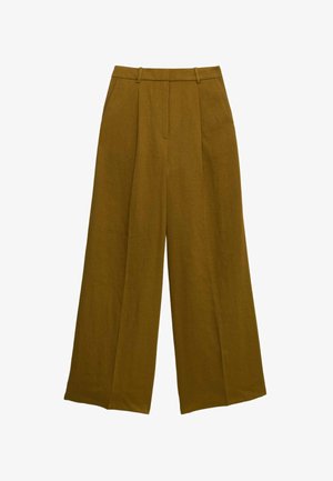 Wijde broek met hoge taille in olijfgroen, voorzien van lussen voor een riem, voorplooien en zijzakken, plat gelegd op een witte achtergrond.