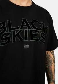 Blackskies TEAM - Marškinėliai su spaudiniu - allblack
