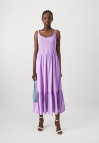 GAP SMOCKED MIDI DRESS - Dnevna haljina - lilac surge