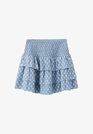 Mini-jupe bleu clair à volants avec imprimé floral blanc et taille élastique smockée.