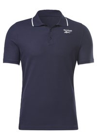 Námořnická modrá polo tričko z měkké tkaniny, s límečkem na tři knoflíky, bílými akcenty na rukávech a logem Reebok na hrudi.