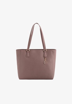 Geantă tip tote din material sintetic într-o nuanță de mauve pal, având mânere duale, accesorii din metal aurit și un charm decorativ. Textură netedă, design minimalist.