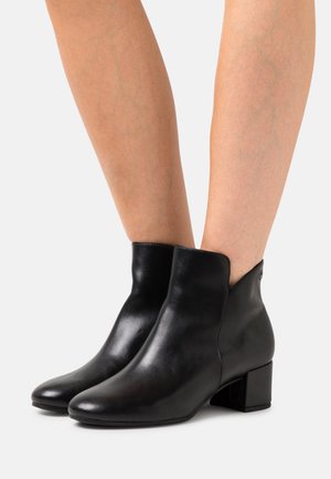 Tamaris, Bottines - black