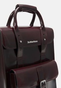 Dr. Martens VEGAN BACKPACK UNISEX - Ryggsäck - cherry red