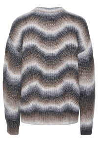 Pull en maille présentant un motif de vagues en nuances de marron, gris et blanc. Texture confortable, manches longues et poignets et ourlet côtelés.