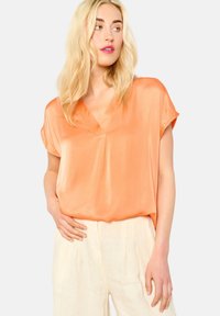 Unselected, orange mango