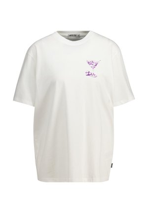 Weißes Baumwoll-T-Shirt mit kurzen Ärmeln, das auf der linken Brustseite eine lila Grafik eines Cocktailglases und einer Billardkugel zeigt.