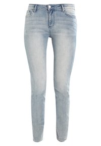 Jeans de mezclilla azul claro con un corte ajustado, que cuentan con un cierre de botón, cinco bolsillos y un lavado desgastado que les da una apariencia usada.