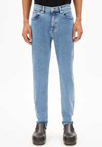 ARMEDANGELS AARJO TARPA - Vaqueros tapered - washed light indigo