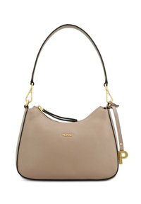 Beige leren handtas met een gebogen vorm, zwarte accenten en gouden hardware. Voorzien van een schouderband en een sleutelhangeraccent.