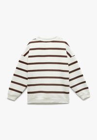 Felpa bianca con ampie strisce orizzontali marroni, collo a giro, e polsini a costine. Texture morbida e design dal fit rilassato.