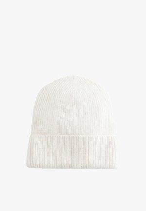 Bonnet côtelé rose clair avec un revers plié. Fabriqué en matière tricotée douce, présentant une texture subtile et une forme classique.