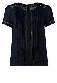 Blouse noire à manches courtes avec des plis verticaux et des inserts en dentelle transparente sur les manches et le panneau avant. Encolure ronde avec fermeture à boutons dans le dos.
